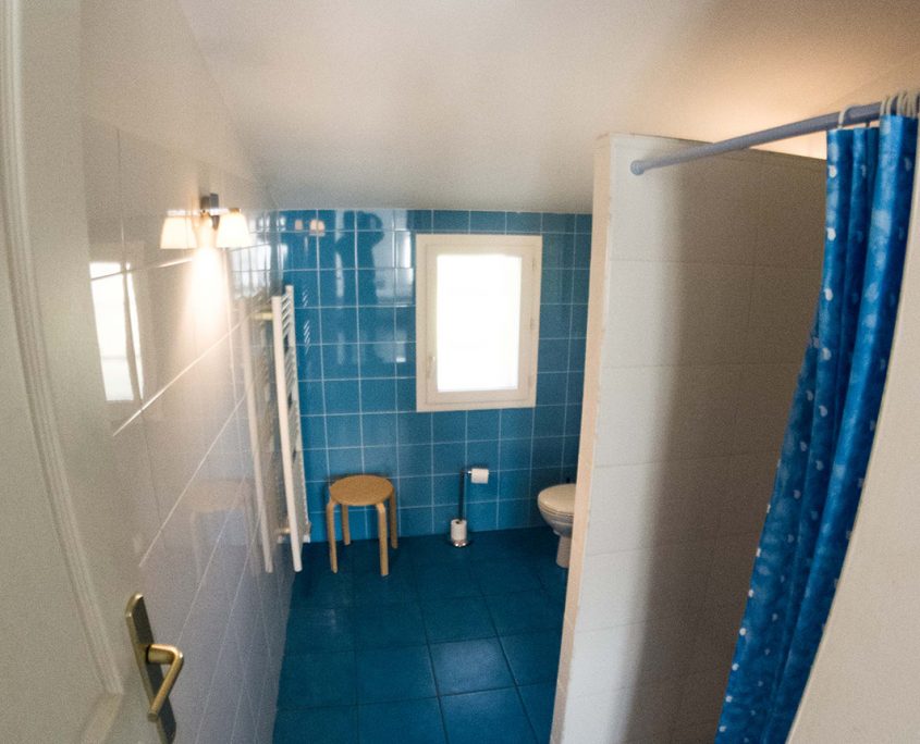 salle-de-bains-chambre-hotes-saint-medard-en-jalles-theme-bleu